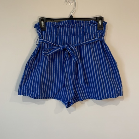 Women's Everly Blue & White Pinstripe Cotton Casual High Waist Pocket Shorts - Picture 3 of 9